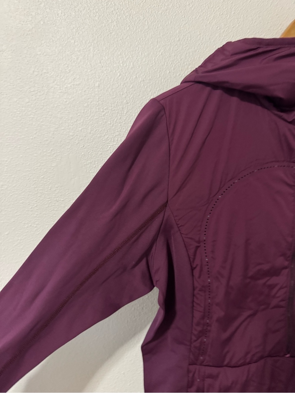 Lululemon Run For Cold Pullover Plum 1/2 Zip Thumbholes Reflective Running-10 - Picture 5 of 12